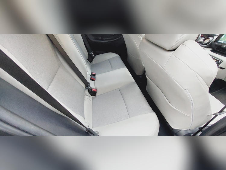 Toyota Yaris 116 cv hyb foto 6
